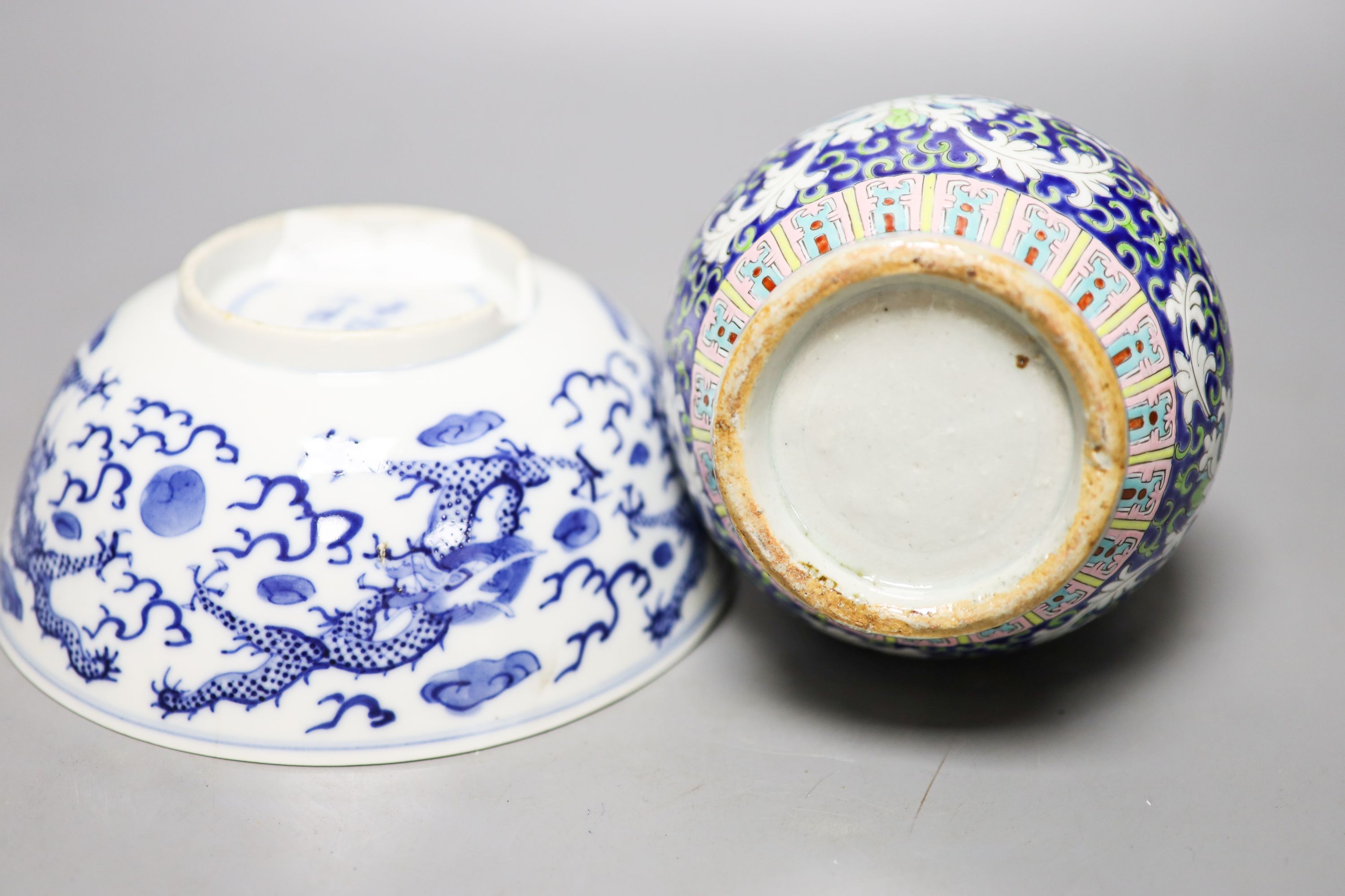 A 19th-century Chinese blue and white dragon bowl and a Chinese enamelled porcelain double gourd vase 22 cm high